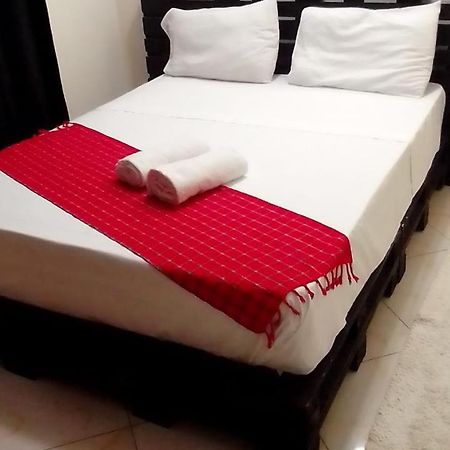 Kc Homes Tours &Travels 蒙巴萨 外观 照片